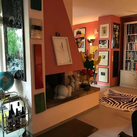 English Garden Art Apartment *